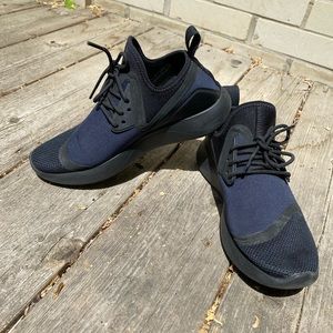 Women’s Nike Lunarcharge sneakers